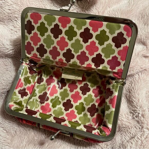 free with any purchase over 30$
Just add it to your bundle, Vera Bradley - Picture 5 of 6